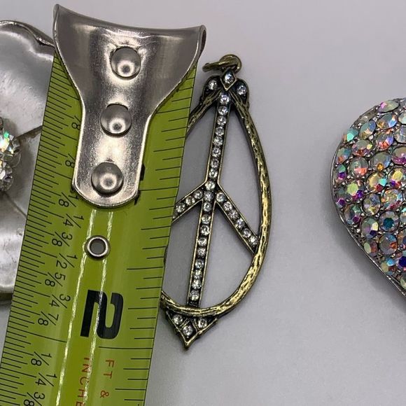 LOT OF 3 NECKLACE PENDANTS | FLOWER, RHINESTONE HEART, RHINESTONE PEACE SIGN - Picture 9 of 10